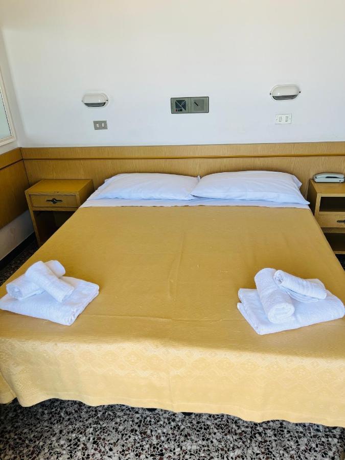 רימיני Hotel Columbia Frontemare מראה חיצוני תמונה