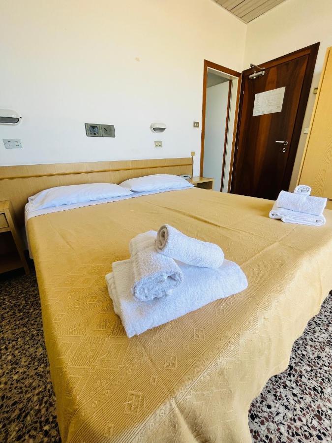רימיני Hotel Columbia Frontemare מראה חיצוני תמונה