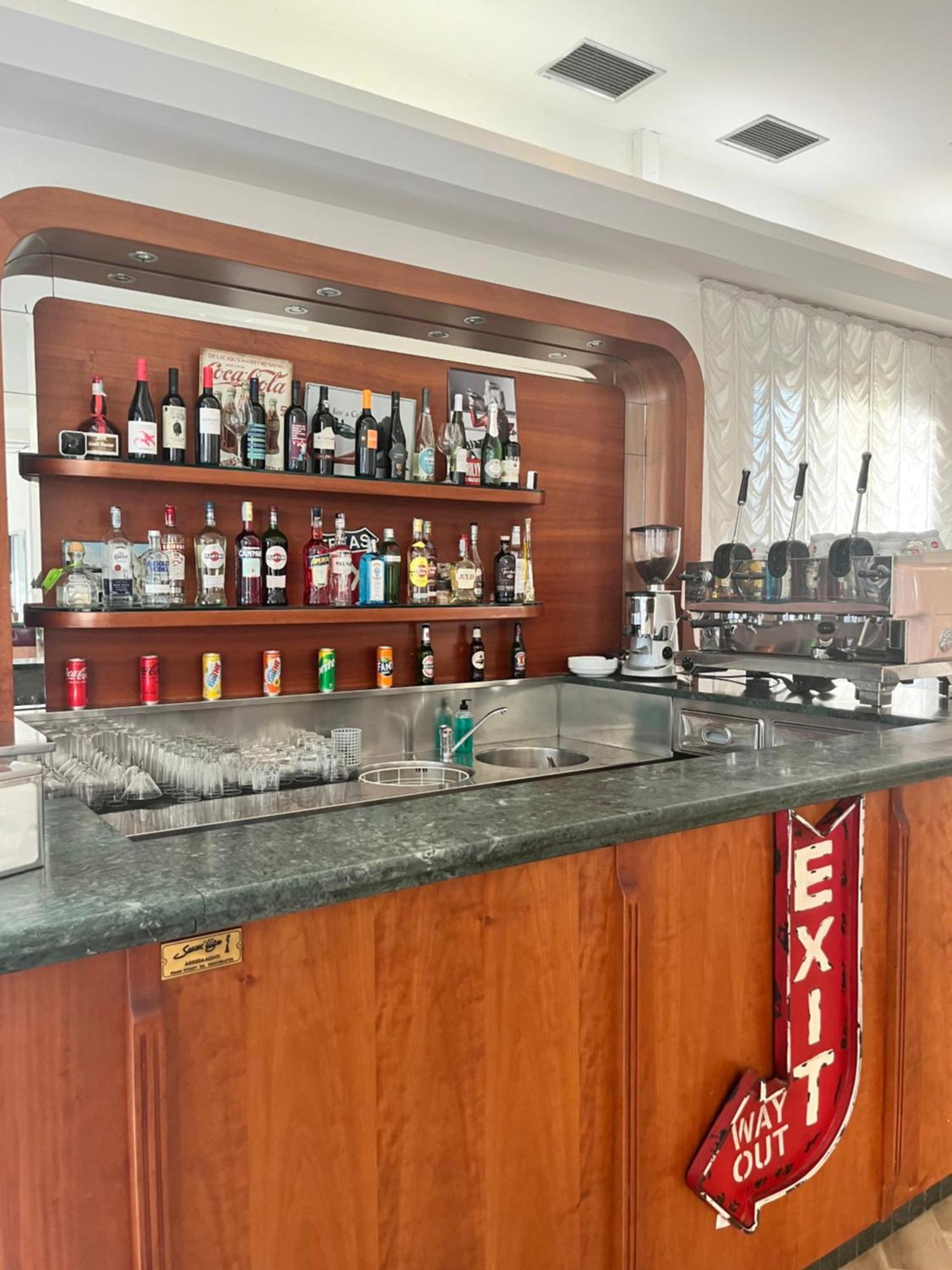 רימיני Hotel Columbia Frontemare מראה חיצוני תמונה