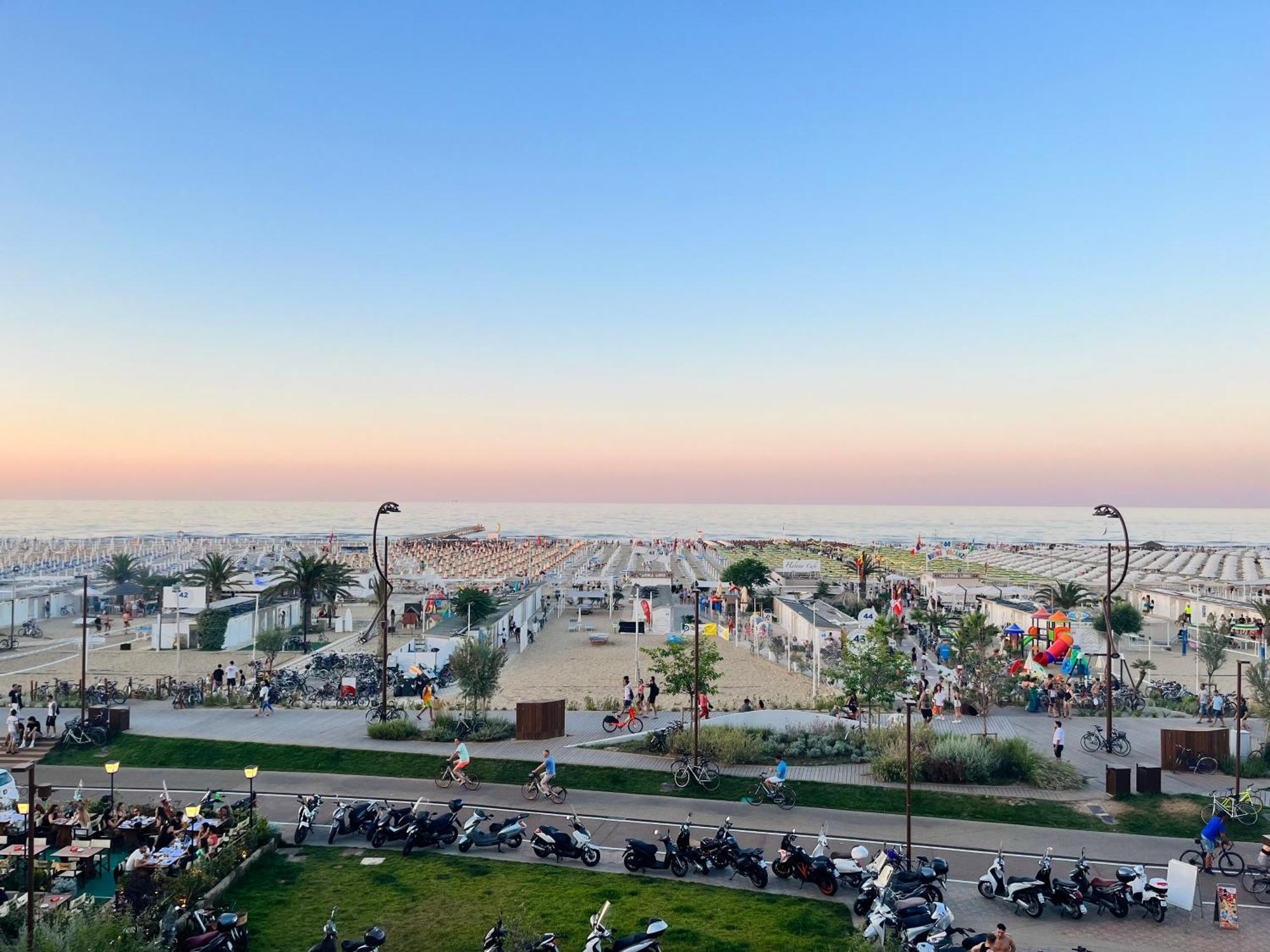 רימיני Hotel Columbia Frontemare מראה חיצוני תמונה