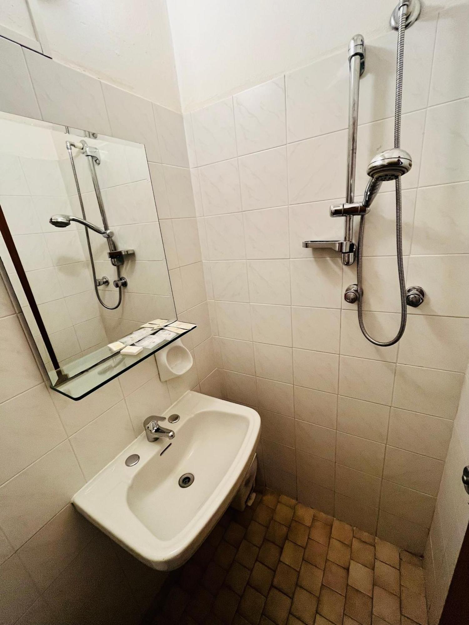 רימיני Hotel Columbia Frontemare מראה חיצוני תמונה