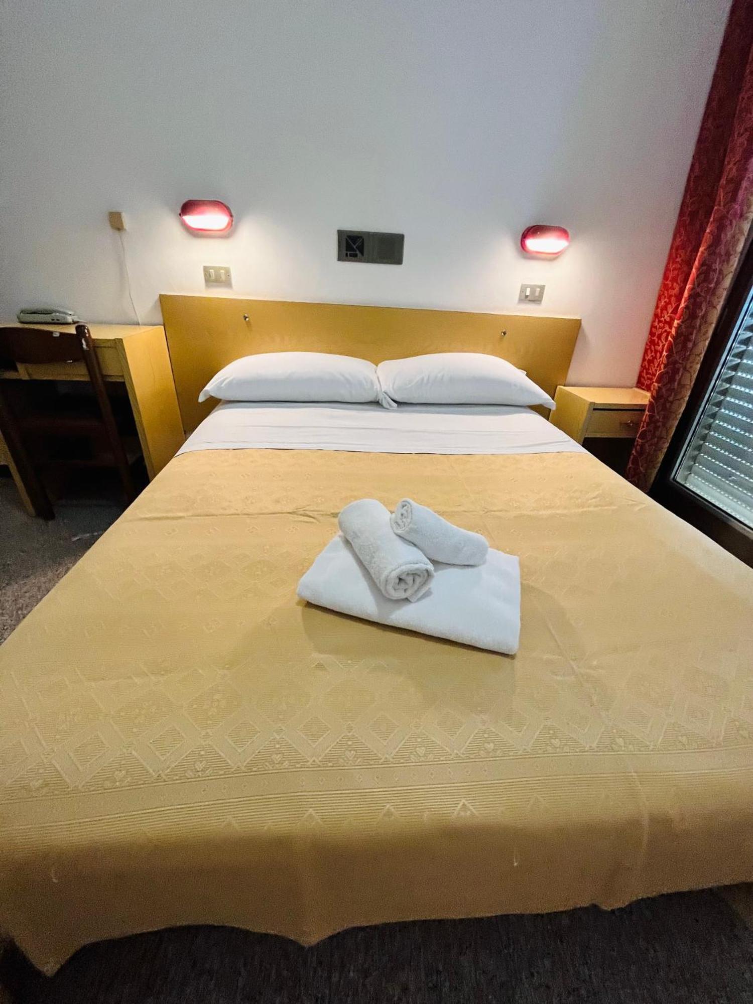 רימיני Hotel Columbia Frontemare מראה חיצוני תמונה