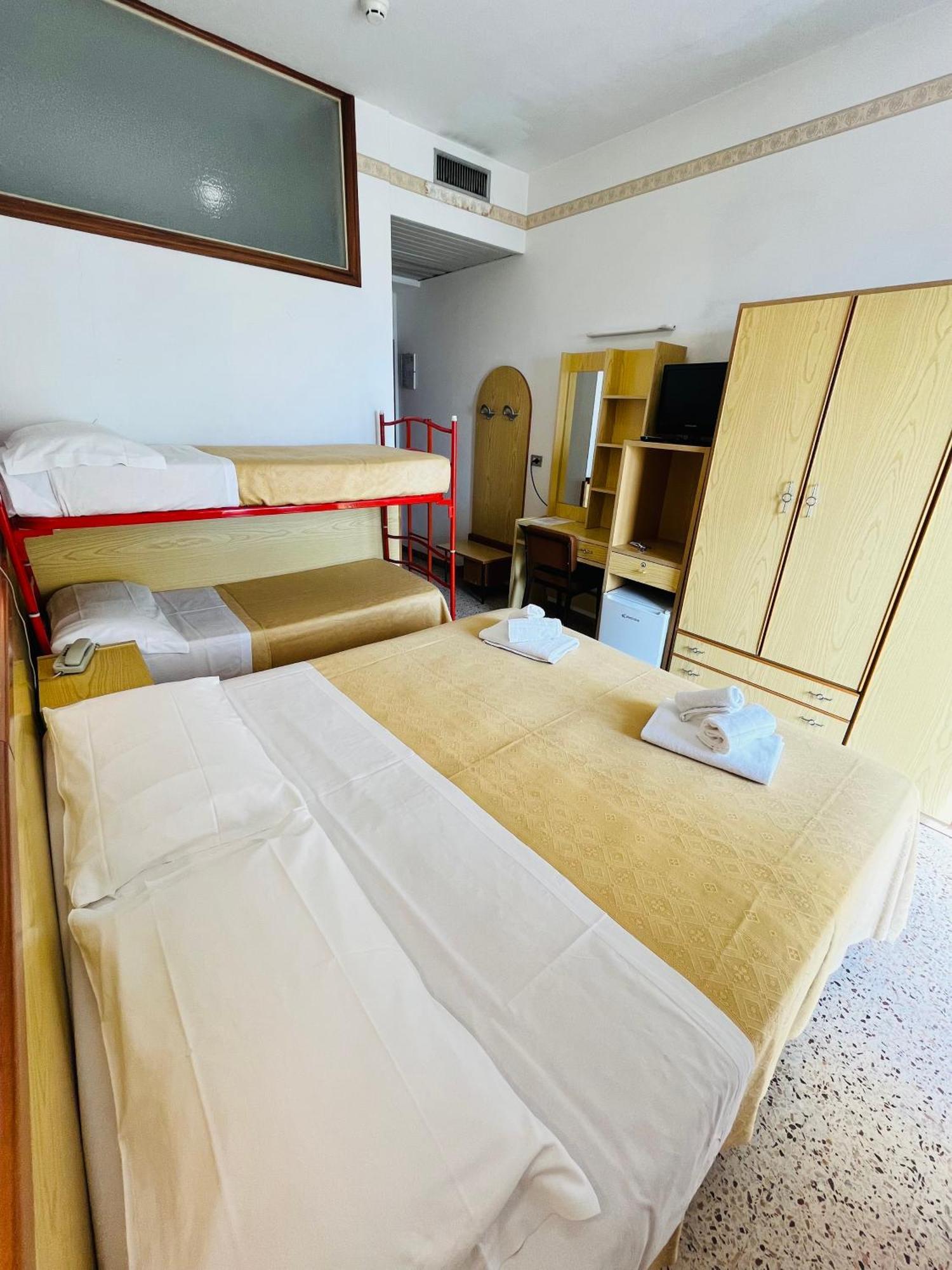 רימיני Hotel Columbia Frontemare מראה חיצוני תמונה