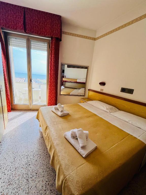 רימיני Hotel Columbia Frontemare מראה חיצוני תמונה